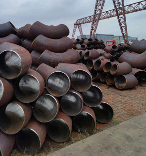 Góc thép carbon tiêu chuẩn JIS với xử lý bề mặt sơn đen